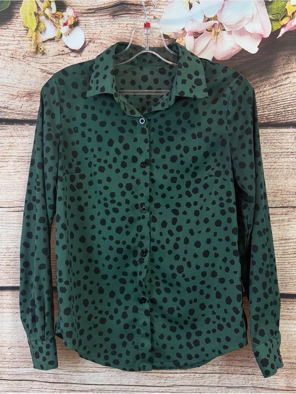 Women’s Green Black Cheetah Print Button Down Collared Shirt Small